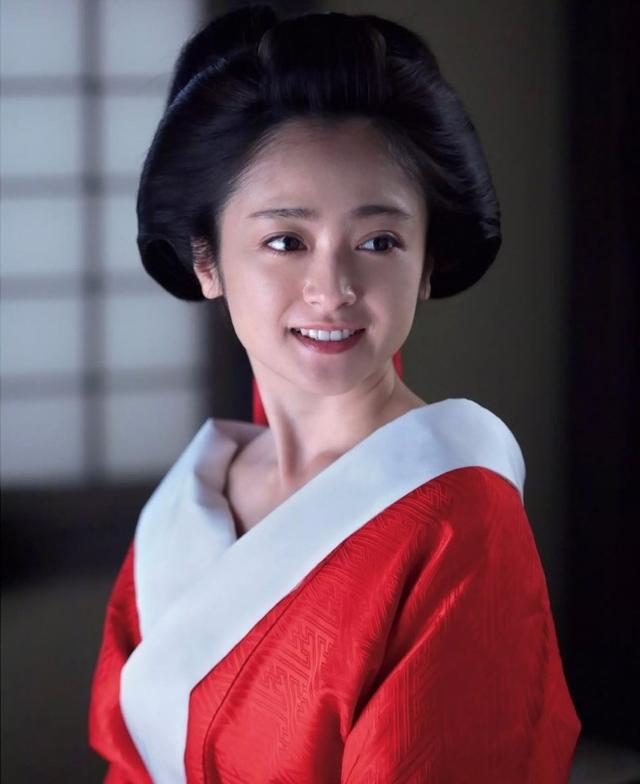 5亿票房！开花女孩惊艳日本，《花宵道中》引爆观影热潮