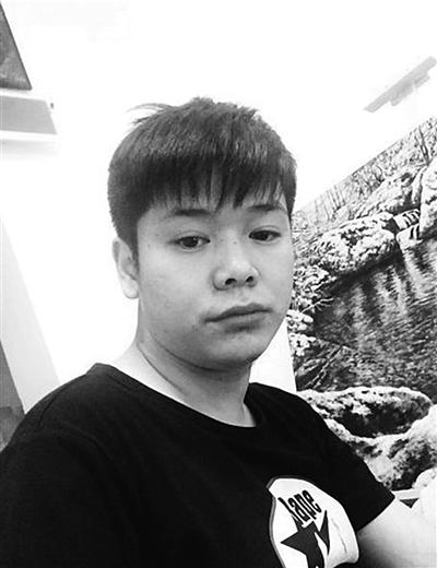 80后小伙用圆规“转”着画画走红网络