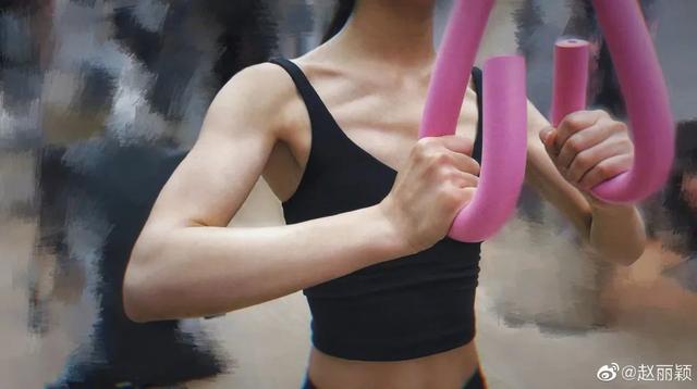 冷知识:白敬亭腰围竟然比雷佳音头围还要小?