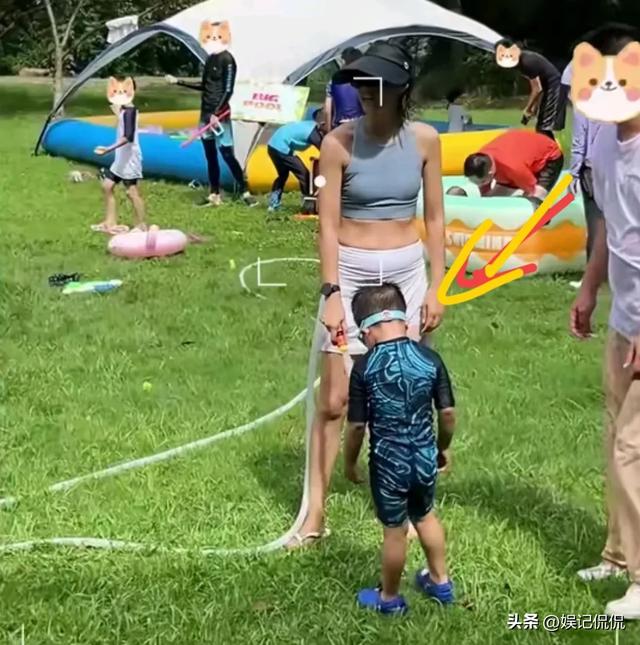 朱丹一家四口露营玩水，全家淋成落汤鸡，周一围大玩浪漫背老婆！