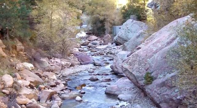 一句玩笑，美国少年用半个世纪，给自己造了一座奇幻城堡!