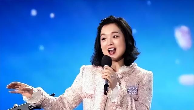 歌手白雪：38岁离婚，独自养子，却在44岁嫁下8岁的老公