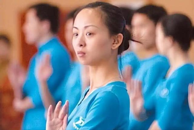 “消失”已久的邰丽华，在结婚生子后，已经走上了另外一条大道