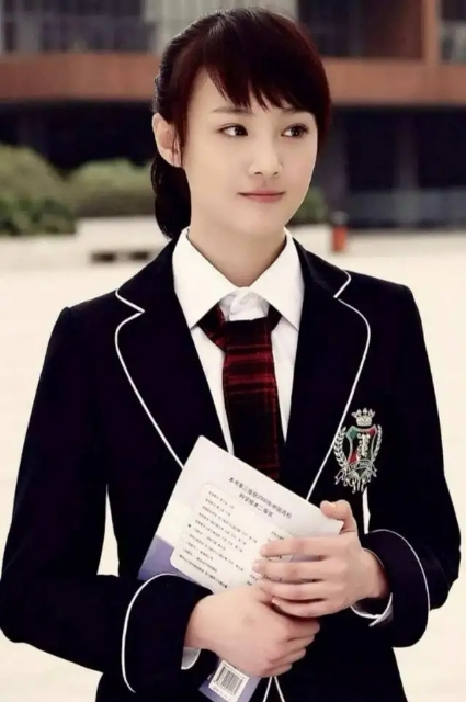 自己想当明星当不上,就逼女儿当,狼妈刘艳是如何“毁掉”郑爽的