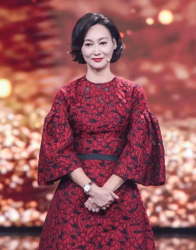 影后惠英红年轻时气质出众,颜值与演技并存