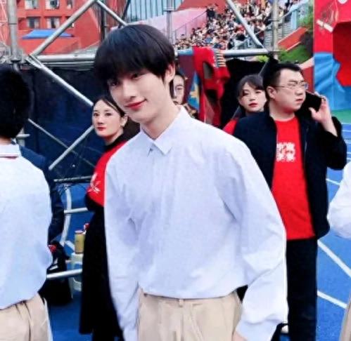 时代少年团：22至28岁，吸血鬼伯爵造型魅力绽放