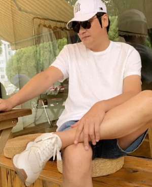 罗嘉良图片(视帝罗嘉良罕见晒近况59岁老态尽显，皮肤松弛，大理避暑心情好)