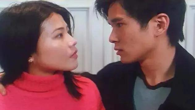 太美了!香港大尺度“三级片”《蜜桃成熟时》画面唯美,你看过吗