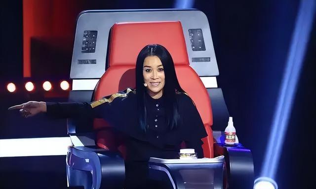 中秋晚会：同样一首歌，把林依轮和胡先煦放到一起，差距就出来了