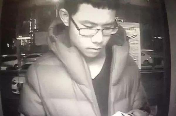 “北大学子弑母”落网细节曝光!凌晨送机被4次抓拍!身带30张身份证怎么来的?