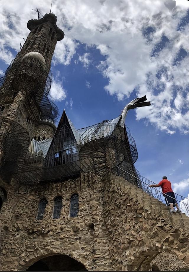 一句玩笑，美国少年用半个世纪，给自己造了一座奇幻城堡!