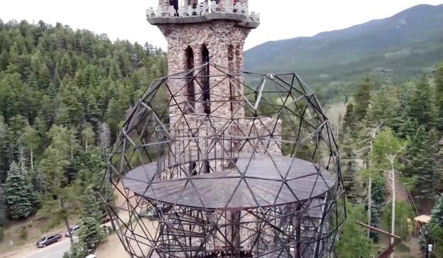 一句玩笑，美国少年用半个世纪，给自己造了一座奇幻城堡!