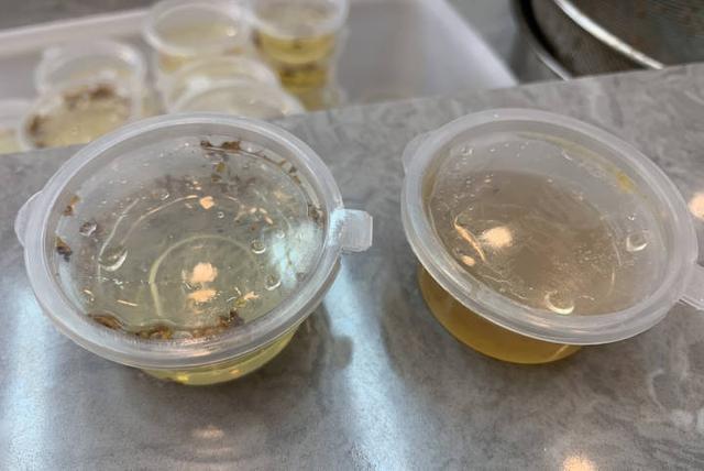 去了一家只卖4样东西的烧腊店,脆皮鸡是招牌