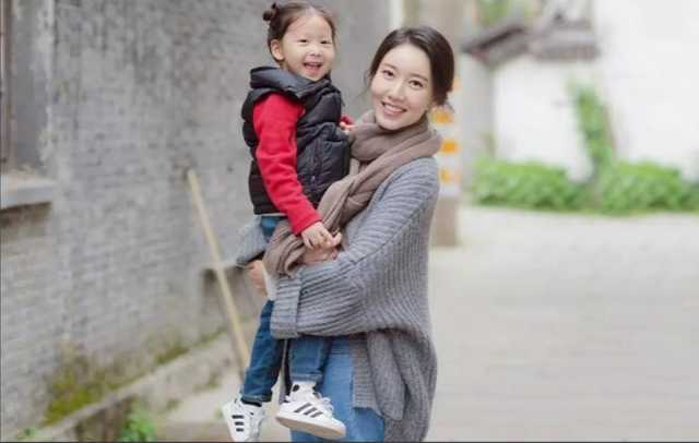 中年翻红！高露的“清醒”，打脸了多少为了上位不顾一切的女明星