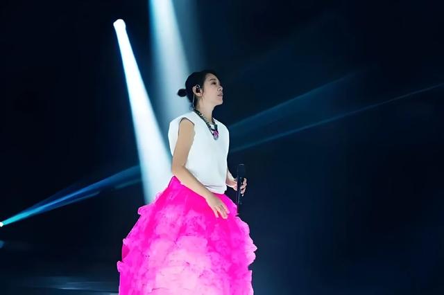 刘若英成都演唱会：再唱《后来》，重温青春记忆