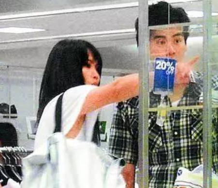 左拥过天王，右抱过小鲜肉，不结婚又怎样