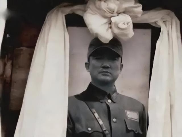 戴安澜夫人：将军牺牲，留下20万抚恤金，她一分不留，全部散尽