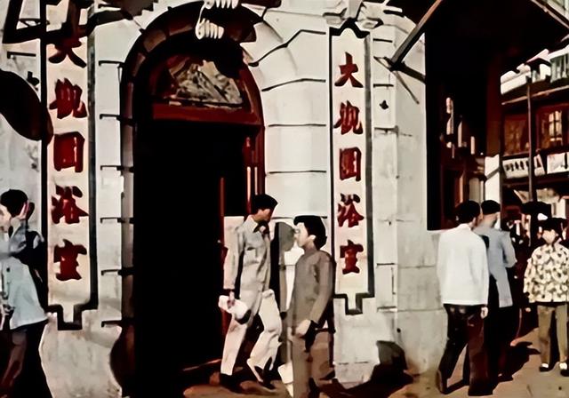 民国商业奇才，借钱不花按时还利息，积累信誉后靠经商成为富翁