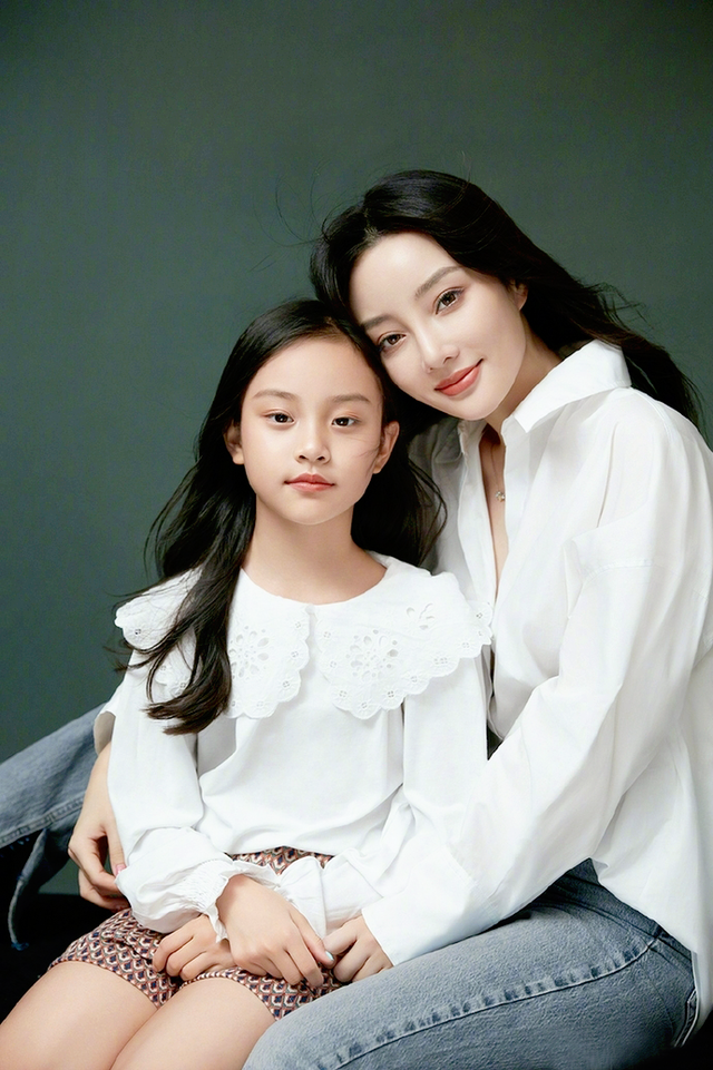 李小璐的母亲张伟欣:女儿离婚我心疼,盼望他们为了孩子复合