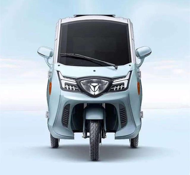 雅迪ET300D三轮乘用车评测:最大可配60V58Ah电池,续航100公里