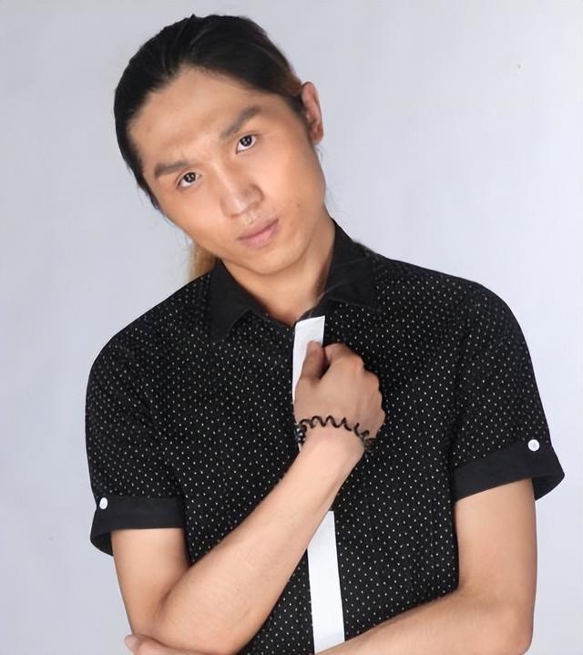 容貌不逊于沈腾,才华不弱于董成鹏,张子栋缘何始终难以走红呢?