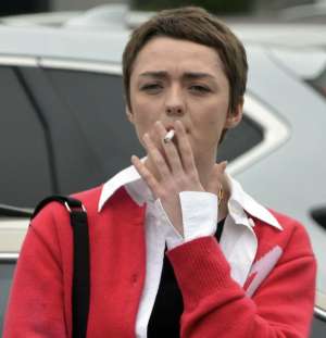 麦茜(“二丫”沧桑得像40岁，《权力的游戏》热播12年，童星颜值大变样)