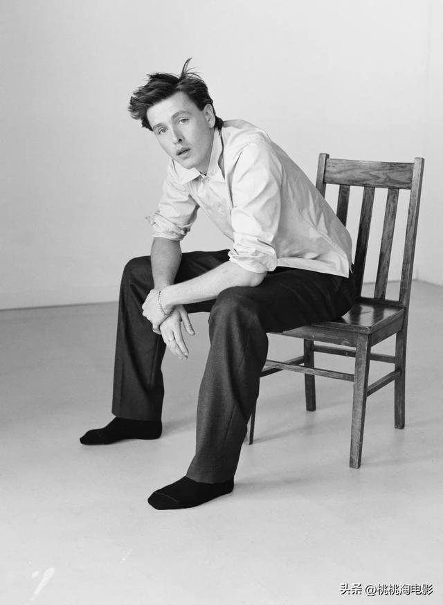 95后英伦男星哈里斯·迪金森杂志大片，忧郁文艺气质星途坦荡