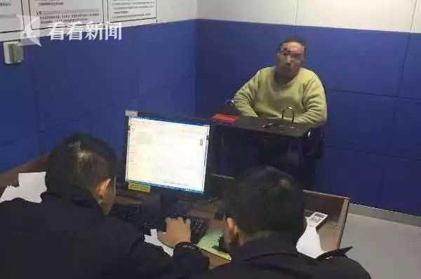 男子当街上演4次“换装秀” 竟是为了……