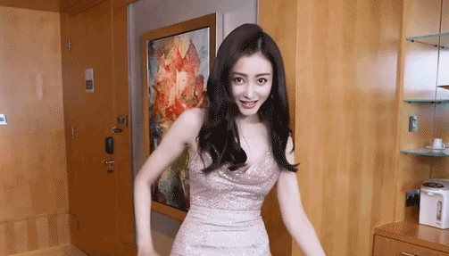 深藏不露!张天爱黑丝渔网袜加性感身材,太辣了!