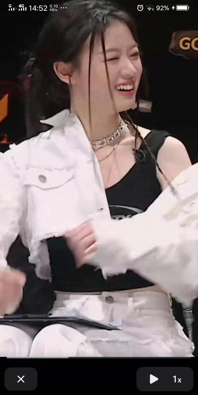 00后顶级唱将,一不小心杀疯半个娱乐圈,掀翻整个华语乐坛。