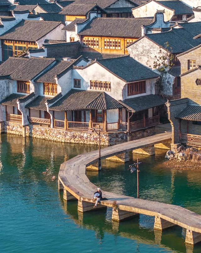 年度的挚爱旅行目的地：神秘小镇的探秘之旅
					</div>
					<div class=