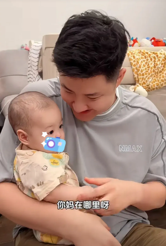 58 岁金龟子生日,老公王宁罕见出镜,夫妻穿搭风格看起来像隔辈