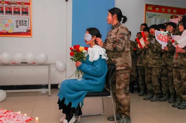 这款史上最浪漫求婚现场,只有军恋可以拥有!