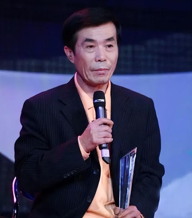 何庆魁儿子为77岁的父亲办八十大寿，魏三台上发火，寿宴成笑话！