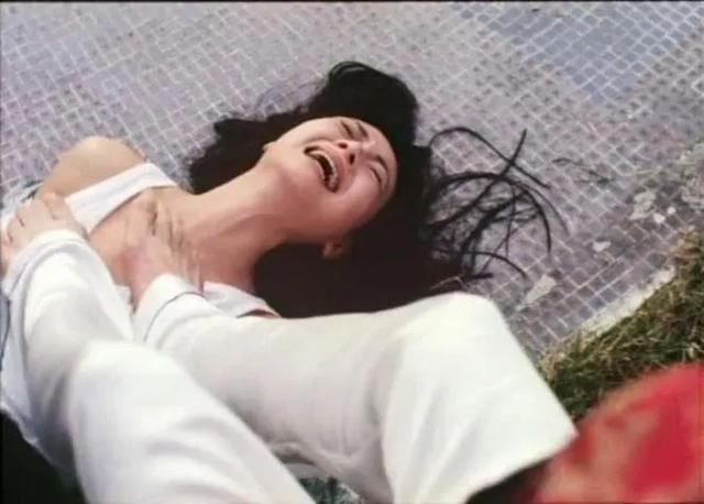 太美了!香港大尺度“三级片”《蜜桃成熟时》画面唯美,你看过吗