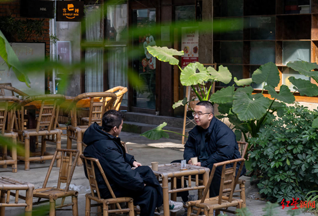 少不入川已不在，为何八方入川来？90后小伙对话150位新老成都人后，有了答案