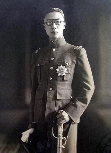 康德第一保镖霍殿阁，脚踢军犬，两根手指打败日本人，最后被气死