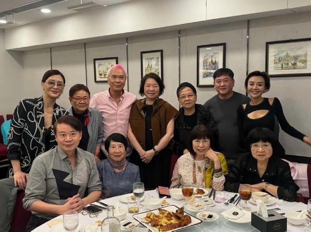 香港女星夏文汐风韵犹存,艳压女神叶子楣,多次被曝与小鲜肉暧昧