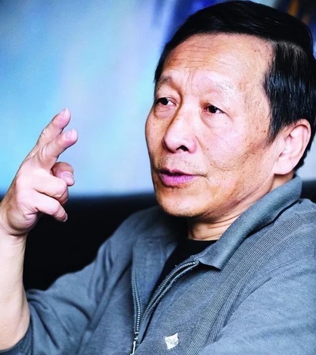 军委副主席赶往江苏给钟期光扫墓，皱眉批评：你们工作只看职务？