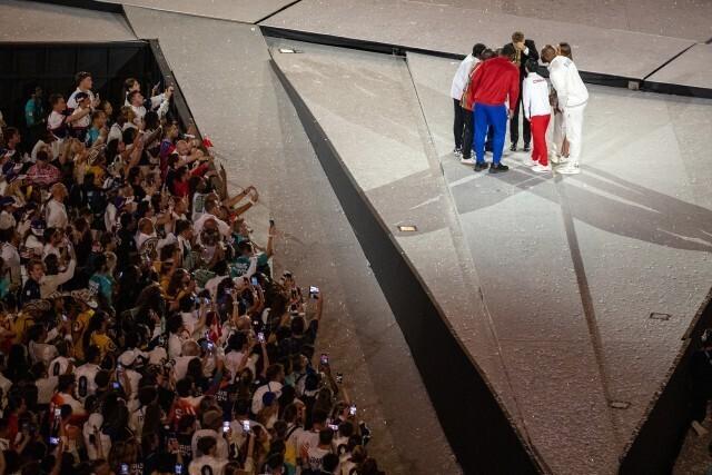 未来舞台上演“星际穿越之旅” 多图回顾巴黎奥运会闭幕式