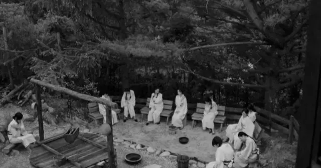 日寇铁蹄下的暴行,杀人成瘾,为取乐将全屯妇女衣服全部脱掉烧毁