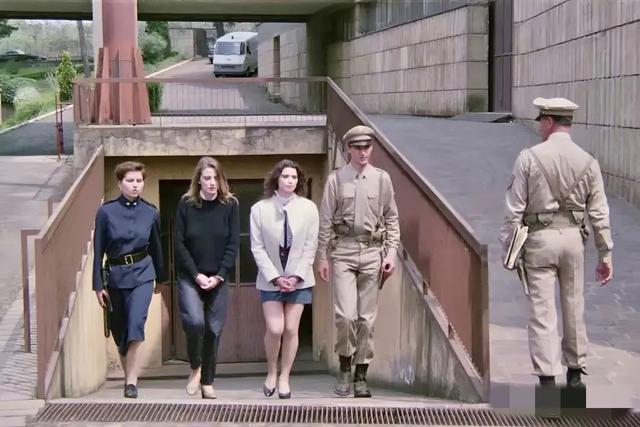 女子监狱片,很“黄暴”!这6部惊悚片,绝美中透着一股诱惑