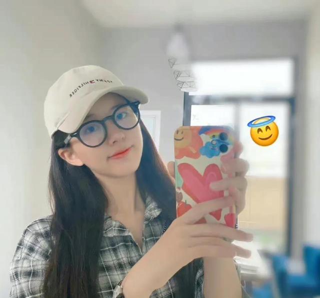 仅一天娱圈又出6个瓜,蔡徐坤被曝整容,张凌赫遭内涵,都是大瓜