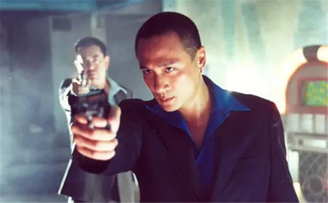 港产大尺度黑帮片，在香港卖了340万，删减10分钟，又来网大骗钱