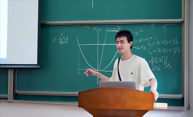 北大韦东奕父亲原来也是“韦神”，是山大教授，教育方式更不一般