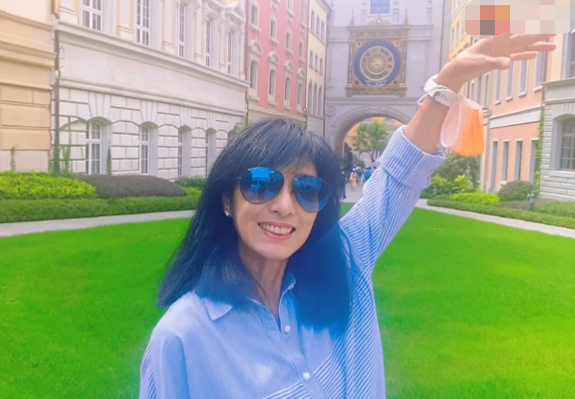 65岁米雪近照曝光,手臂骨感瘦到吓人,男友患癌去世后至今未嫁