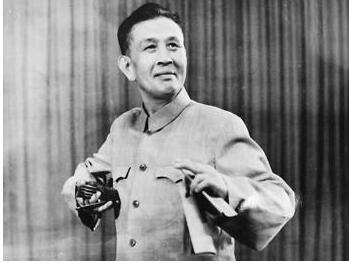 他给马三立当捧哏却未曾大火，师弟学生和徒弟那是相当不错