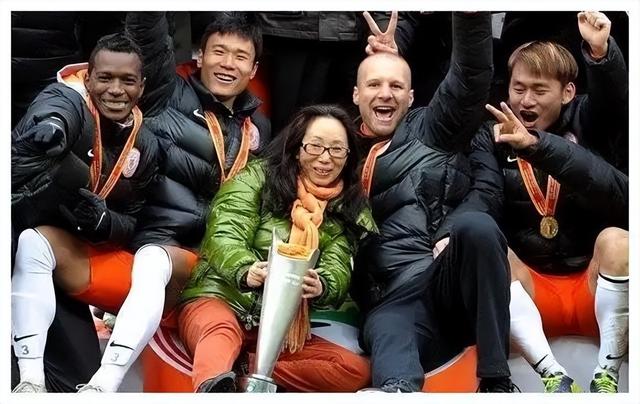 黑龙江女首富戴秀丽,身家95亿却被离婚,丈夫:受够了花不完的钱