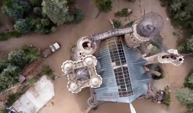 一句玩笑，美国少年用半个世纪，给自己造了一座奇幻城堡!