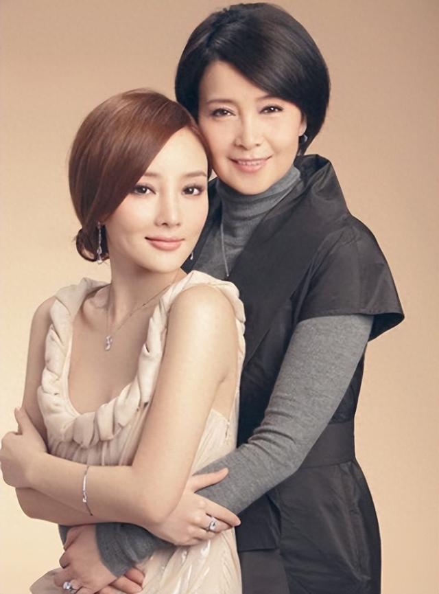 李小璐的母亲张伟欣:女儿离婚我心疼,盼望他们为了孩子复合